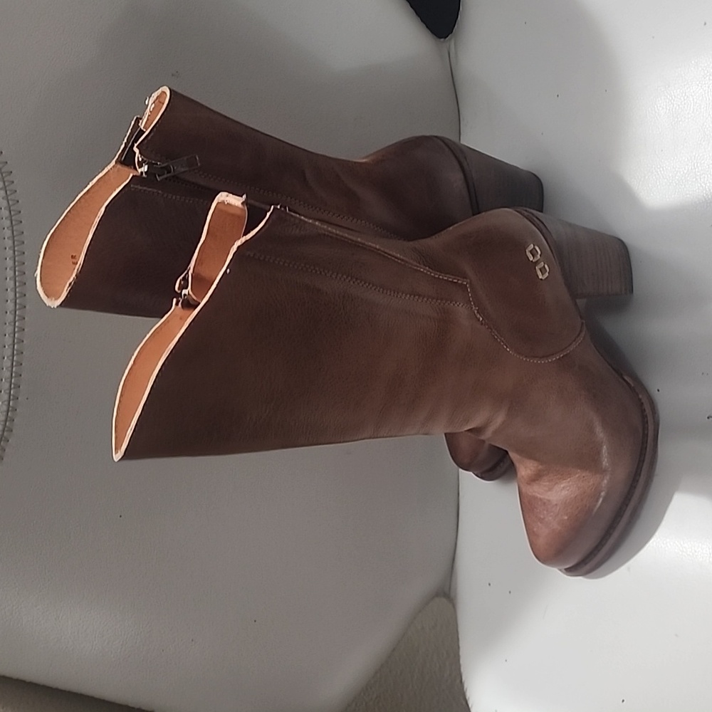 Boots - Picture 3 of 12